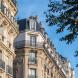 Des façades d'immeubles haussmanniens à Paris