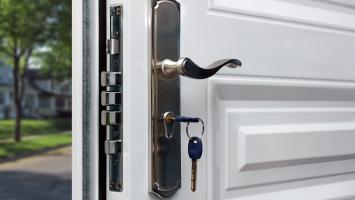 Bail d’habitation : obligation d’une serrure multipoints
