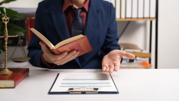 Copropriété : Défaut de carte professionnelle du syndic consécutif à une cession