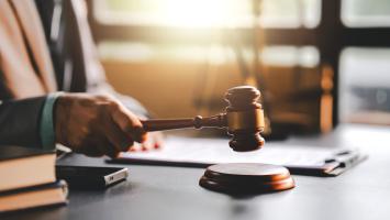 Bail commercial : Le juge peut suspendre le jeu de la clause résolutoire quelle que soit l’infraction visée au commandement