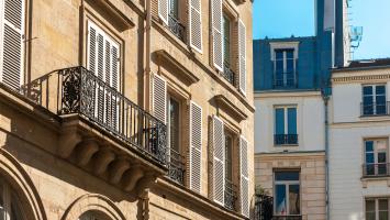 Une façade d'immeuble à Paris