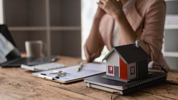 Une femme syndic de copropriété