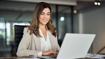 Une femme syndic de copropriété