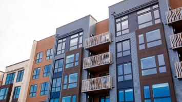 Un immeuble moderne en copropriété