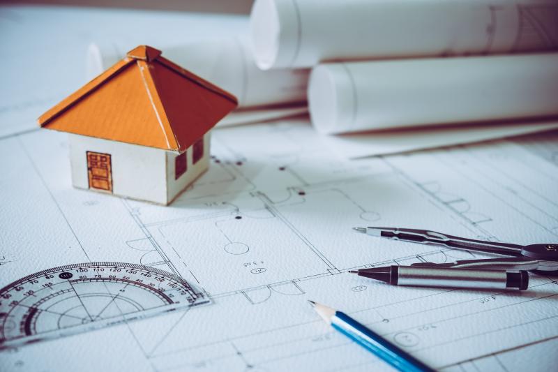Des plans d'une maison en construction