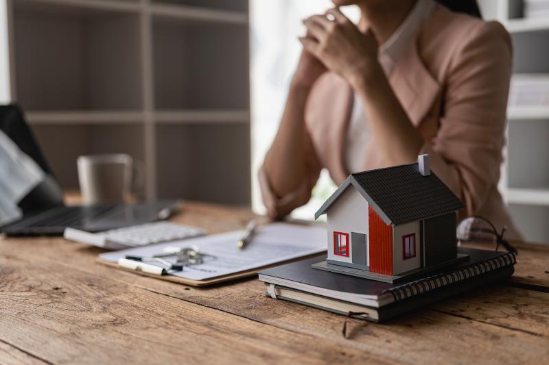 Une femme syndic de copropriété