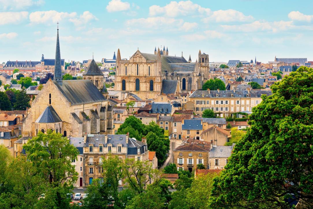 Vue panoramique sur le centre-ville de Poitiers dans la Vienne